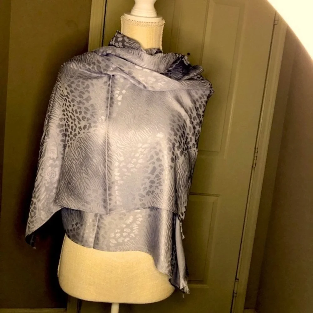 Elegant Gray Scarf